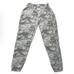 INDERO Gray Camo Jogger Size S/M. Real Zipper Front Pockets. Super Soft.